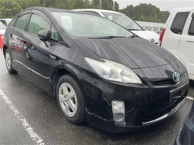 TOYOTA PRIUS — фото