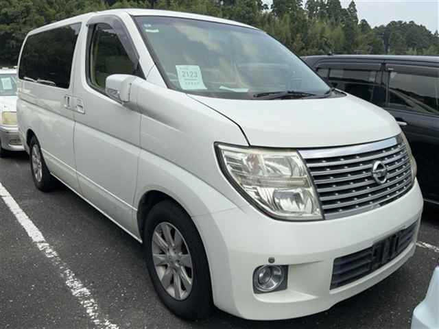 NISSAN ELGRAND — фото