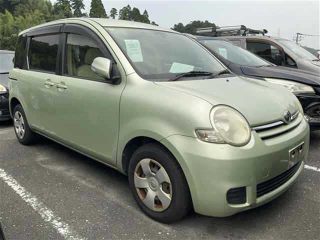 TOYOTA SIENTA — фото