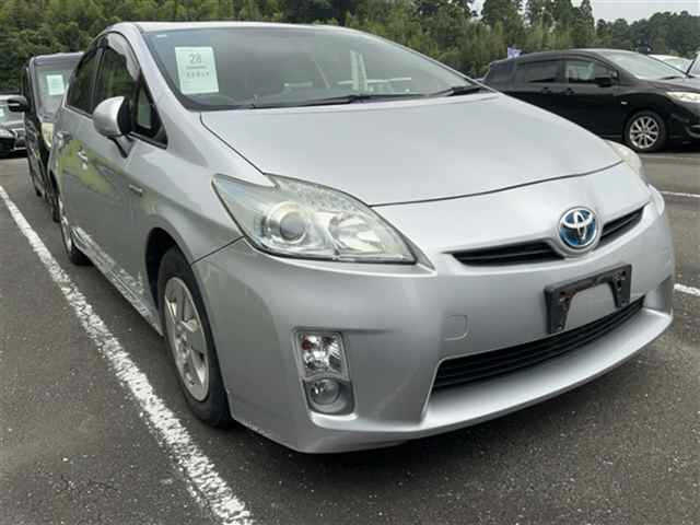 TOYOTA PRIUS — фото
