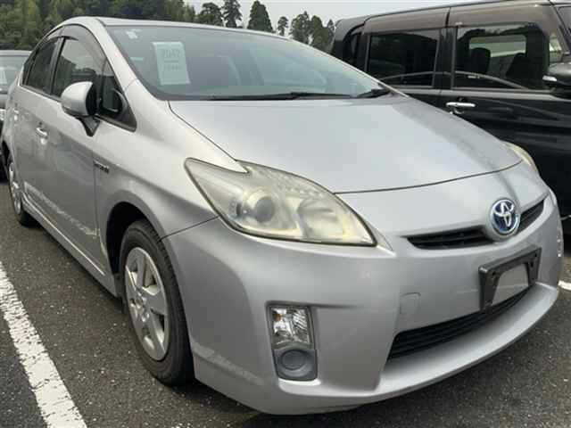 TOYOTA PRIUS — фото