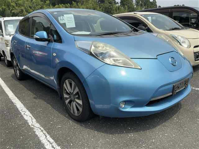 NISSAN LEAF — фото