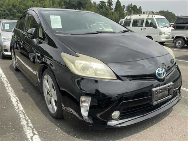TOYOTA PRIUS — фото