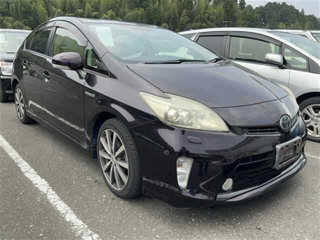 TOYOTA PRIUS — фото