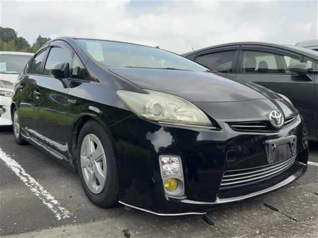 TOYOTA PRIUS — фото