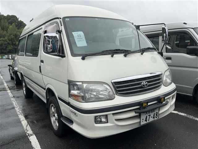 TOYOTA HIACE — фото
