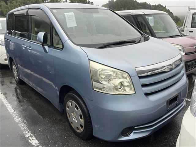 TOYOTA NOAH — фото