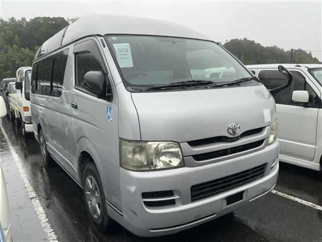 TOYOTA HIACE — фото