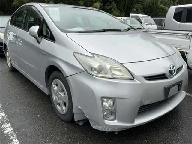 TOYOTA PRIUS — фото
