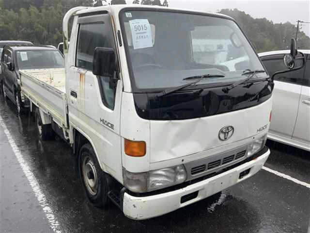 TOYOTA HIACE — фото