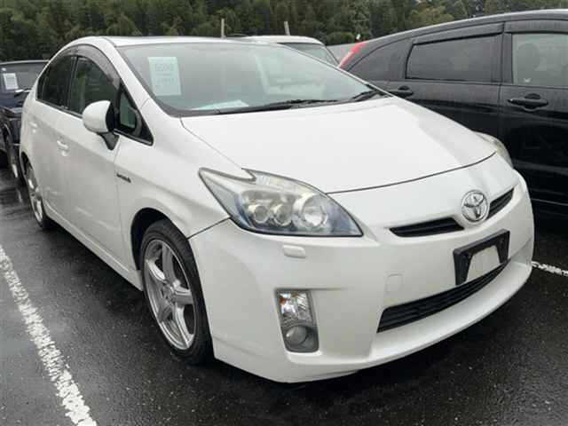 TOYOTA PRIUS — фото