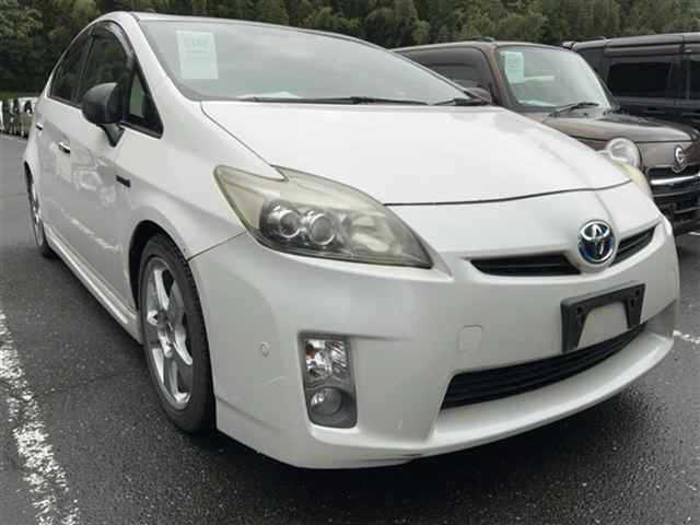 TOYOTA PRIUS — фото