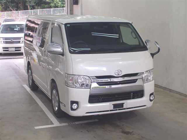 TOYOTA HIACE — фото