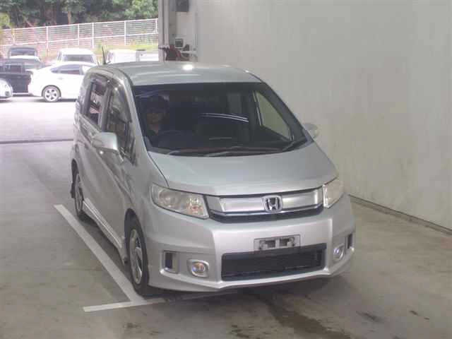 HONDA FREED — фото