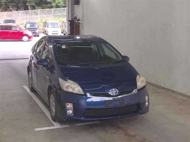 TOYOTA PRIUS — фото