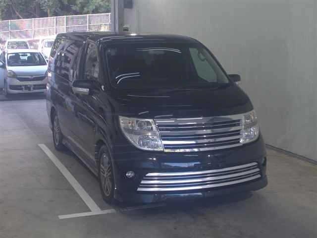 NISSAN ELGRAND — фото