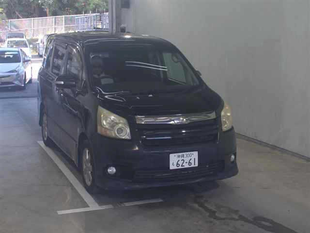 TOYOTA NOAH — фото