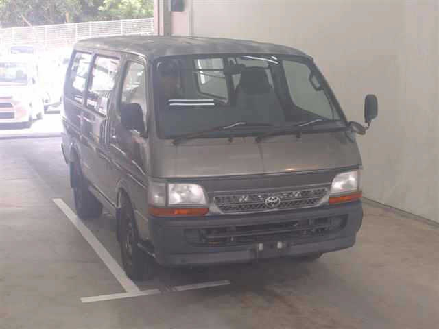 TOYOTA HIACE — фото