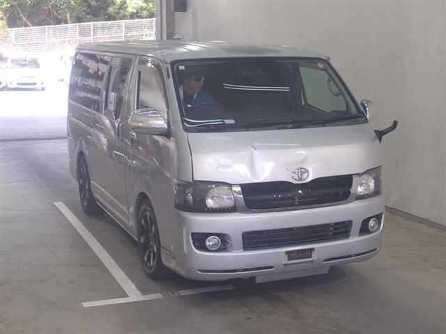 TOYOTA HIACE — фото