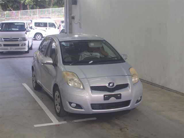 TOYOTA VITZ — фото