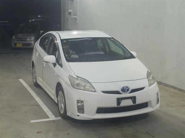 TOYOTA PRIUS — фото