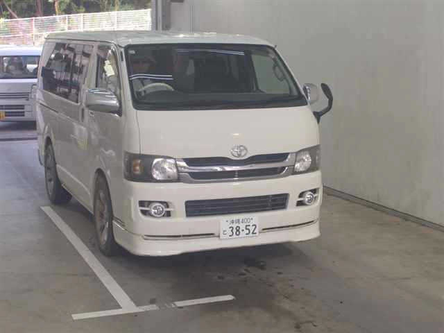 TOYOTA HIACE — фото