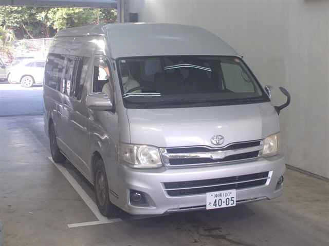 TOYOTA HIACE — фото