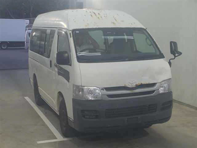 TOYOTA HIACE — фото