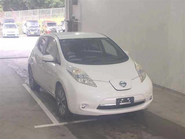 NISSAN LEAF — фото