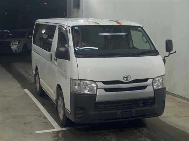 TOYOTA HIACE — фото