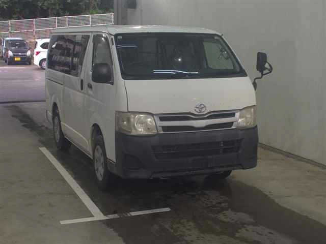 TOYOTA HIACE — фото
