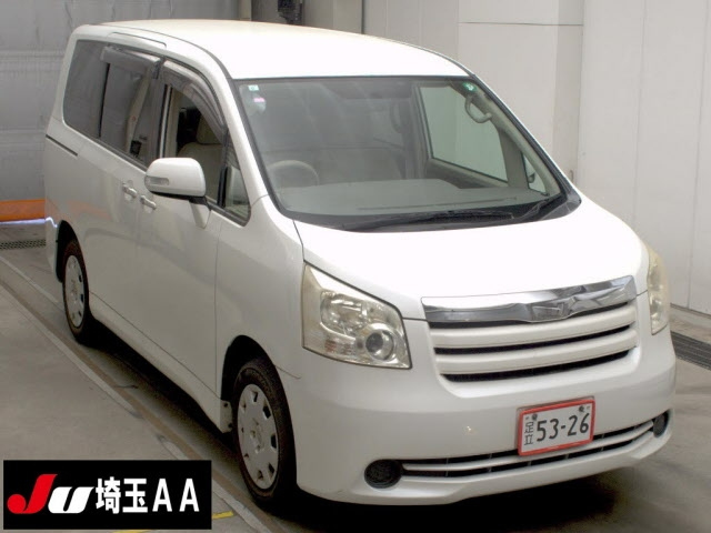 TOYOTA NOAH — фото