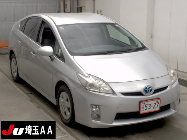 TOYOTA PRIUS — фото