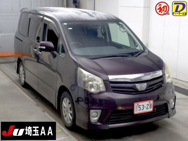 TOYOTA NOAH — фото