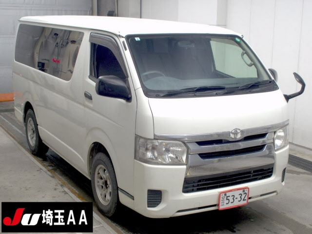 TOYOTA HIACE — фото
