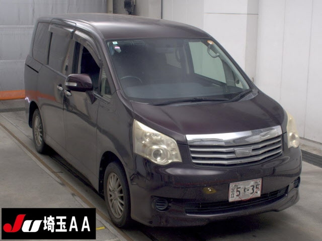 TOYOTA NOAH — фото