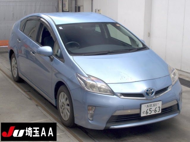TOYOTA PRIUS — фото