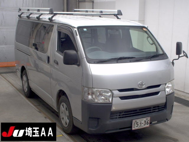 TOYOTA HIACE — фото