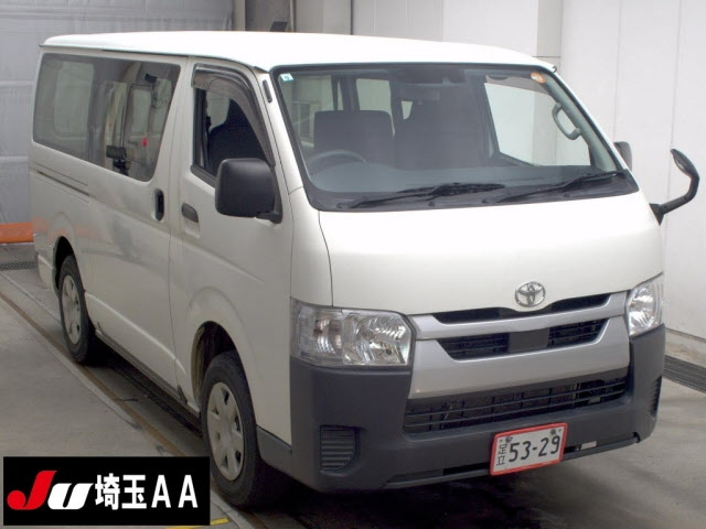 TOYOTA HIACE — фото