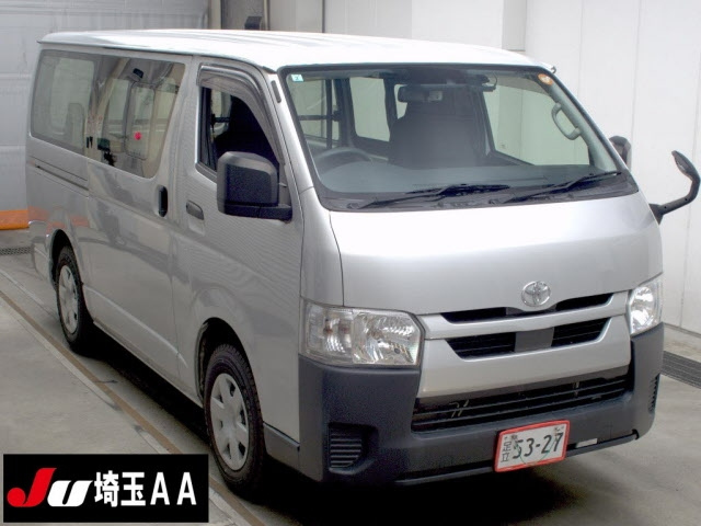 TOYOTA HIACE — фото