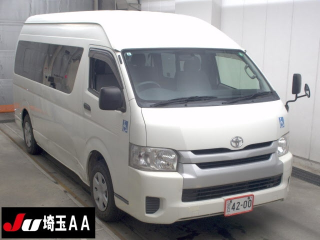 TOYOTA HIACE — фото