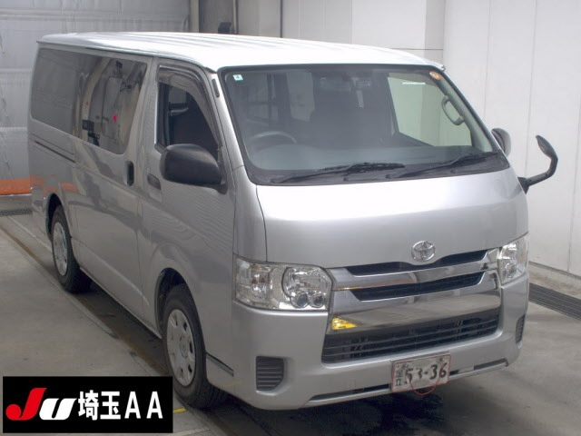 TOYOTA HIACE — фото