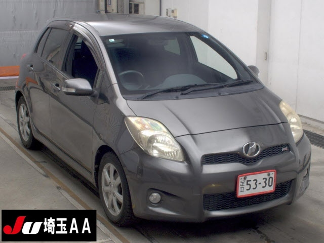 TOYOTA VITZ — фото