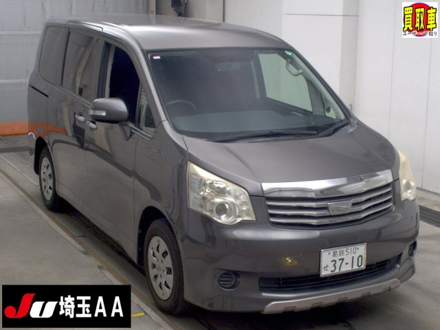 TOYOTA NOAH — фото