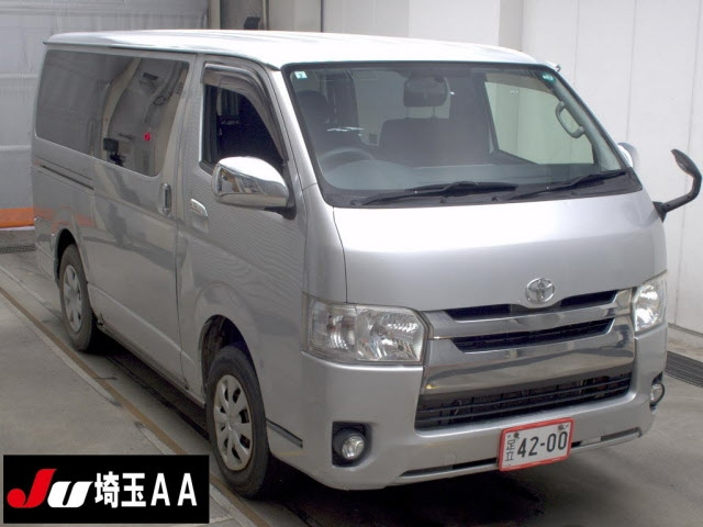 TOYOTA HIACE — фото