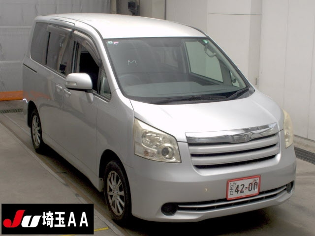 TOYOTA NOAH — фото