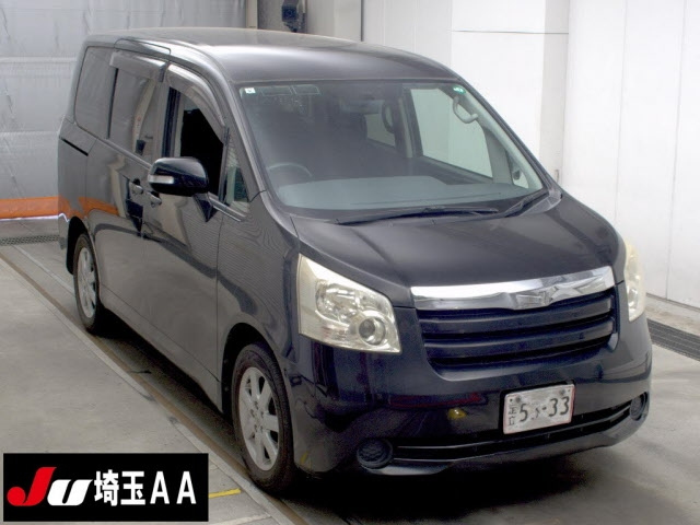 TOYOTA NOAH — фото