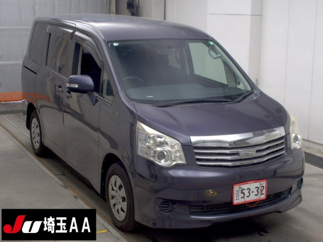TOYOTA NOAH — фото