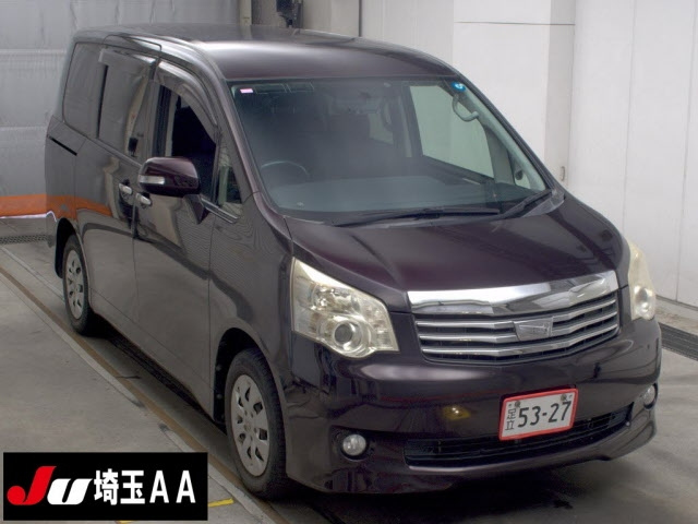 TOYOTA NOAH — фото