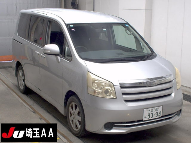 TOYOTA NOAH — фото